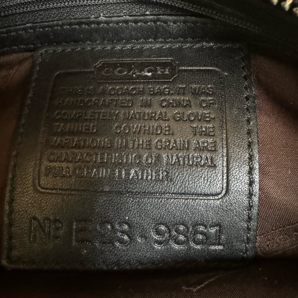 Coach Vintage Legacy Shoulder Bag 9861 – Black Glove-Tanned Leather (2002) - Picture 12 of 13